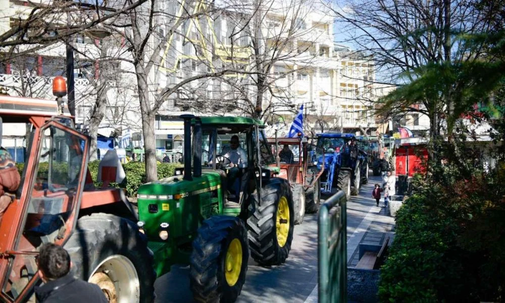 «Έφοδος» των τρακτέρ το απόγευμα στο κέντρο της Λάρισας